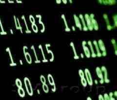 Рубль продолжает отступать в парах с долларом США и евро