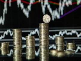 Рубль не оставляет попытки роста против доллара