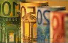 Европейская валюта в понедельник ослабила свои позиции против доллара