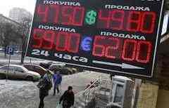 Официальный курс евро снизился до 55,10 руб., доллара – до 49,17 руб.