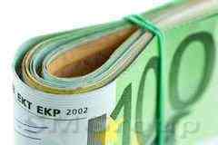 Курс евро стабилизировался против доллара США 