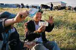 В Узбекистане приостановили обмен валют