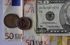 Валютная пара EUR/USD движется к недельной трендовой линии