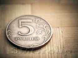 Рубль продолжает нести существенные потери