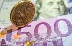 Евро подбирается к годовым минимумам