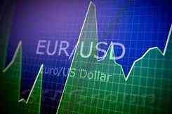 Евро все ближе к минимальным годовым значениям