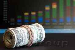 Сегодня утром американский доллар давлеет над рублем