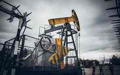 Сегодня утром нефть продолжает обесцениваться