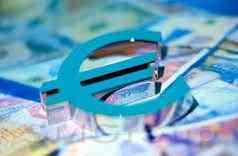 С начала года евро потерял 9.3% по отношению к доллару