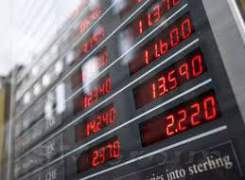 Рубль второй день подряд теряет позиции из-за нефти