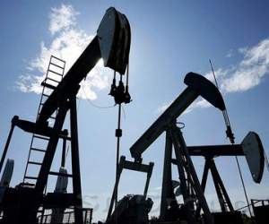 Падение нефти вновь ослабит рубль Падение нефти вновь ослабит рубль
