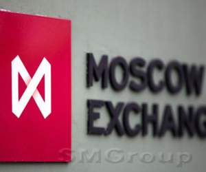 К середине дня российский рынок остается на максимумах
