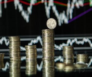 Чудеса на рынке: нефть падает – рубль растёт Чудеса на рынке: нефть падает – рубль растёт