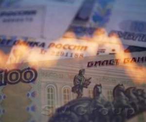Доллар укрепился на фоне данных о запасах нефти в США
