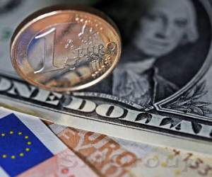 В пятницу торги по евро завершились в минусе