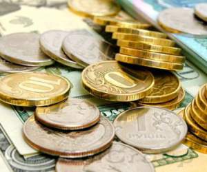 Доллар держит курс на 65 рублей