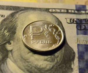 Доллар укрепился надавив на рубль Доллар укрепился надавив на рубль