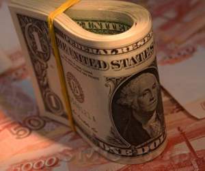 Рубль возобновил укрепление относительно доллара