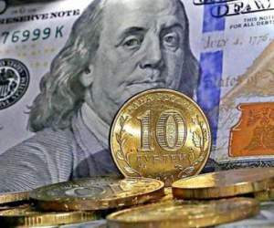 Курс доллара к рублю вырос почти на 1% Курс доллара к рублю вырос почти на 1%