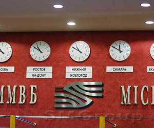 Середина дня: Российские акции в уверенном в плюсе