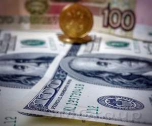 Курс рубля в зоне риска на фоне волатильности нефтяных цен  