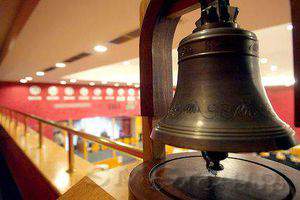 В центре внимания финансовых рынков политика