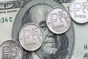 Рубль и доллар будут дешеветь синхронно