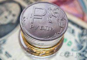 Дорожающая нефть поддержит курс рубля в первой половине дня