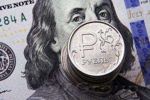 Снижение рубля обусловлено исключительно падением цен на нефть