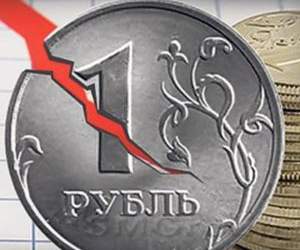Курс рубля пострадал от нефтяного падения