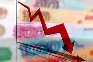 Во второй половине дня рубль и нефть немного подешевели