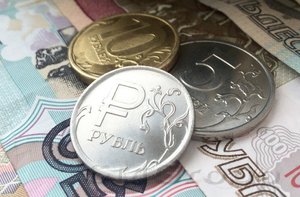Снижение запасов нефти в США поддержит нефть и рубль