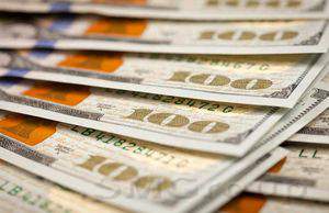 Скандал вокруг Трампа обвалил курс доллара