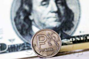 Российский валютный рынок в негативе на волне снижения нефти