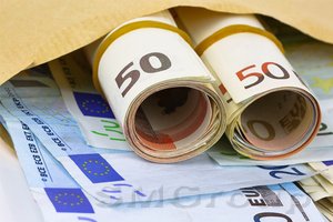 Решение ЕЦБ продолжает поддерживать курс евро