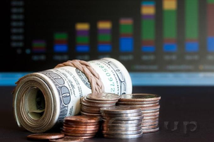 Курс доллара растет на ожиданиях повышения процентных ставок