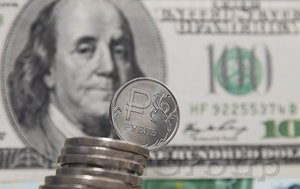 Курс доллара вцепился в уровень 57,80 рублей