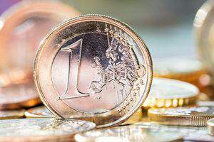 По итогам дня курс евро осторожно укрепился