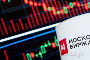 Фондовый рынок РФ растет, а рубль слабеет все сильнее