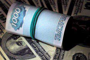 Рубль остался один на один с долларом