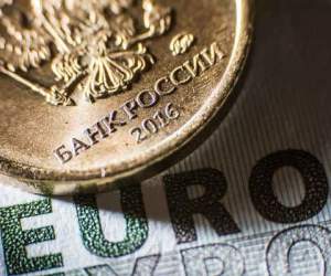 Рубль продолжает укрепляться на фоне остаточных продаж экспортной выручки