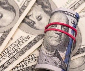 Курс доллара: Удачное начало недели сменилось распродажами
