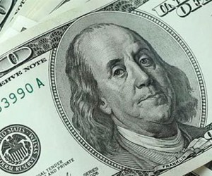 Курс доллара падает на международных рынках и против рубля