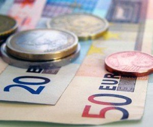 Курс евро вырос на активных продажах доллара