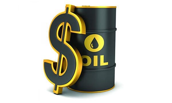 Цена на нефть ощущает натиск со стороны доллара