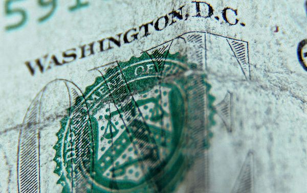 Прогноз курса доллара, эксперты говорят о рисках падения рубля и оттоке капитала