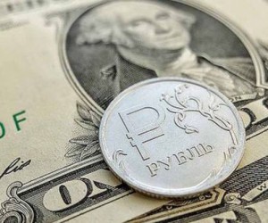 Курс рубля послушно падает вместе с мировыми биржами
