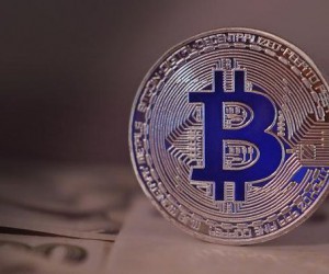 Биткоин растет вместе с остальными криптовалютами, риск падения все меньше
