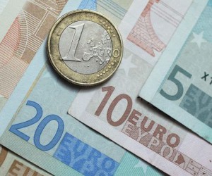 Курс евро на валютном рынке вырос Курс евро на валютном рынке вырос