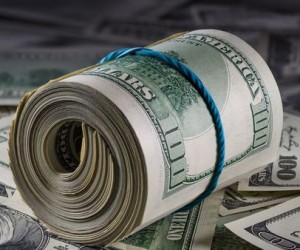 Курс доллара падает, стоимость на Московской бирже снизилась до 56,5918 рублей Курс доллара падает, стоимость на Московской бирже снизилась до 56,5918 рублей